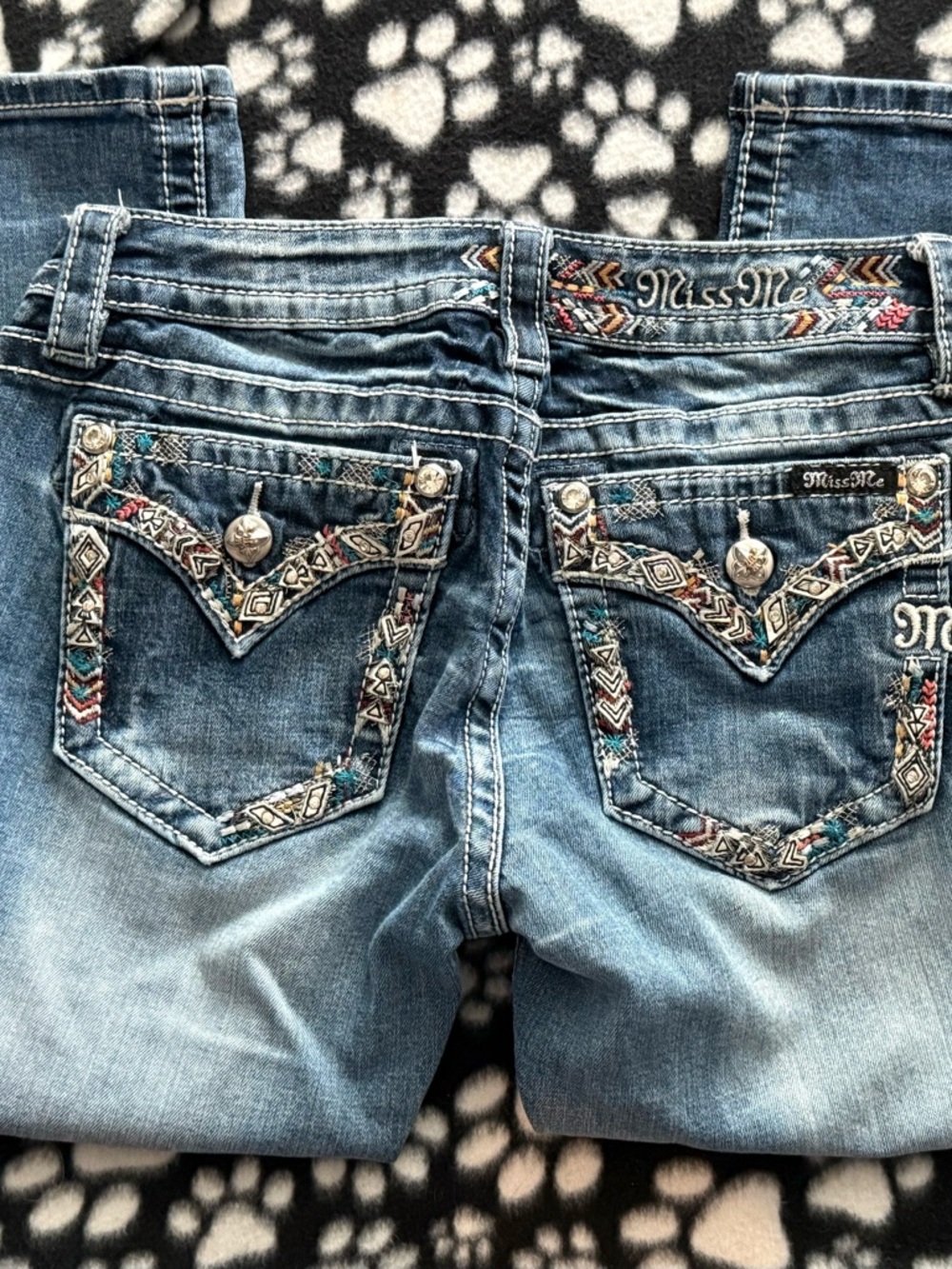 Miss Me Signature Cuffed Capri Jeans Size 28 Embroidered Pocket Medium Wash